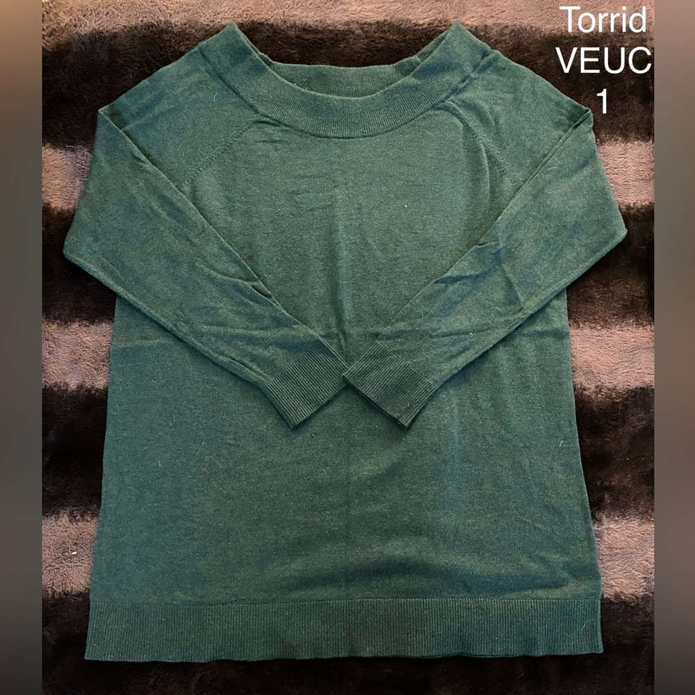 EUC Torrid Boatneck Sweater Size 1/XL/14-16